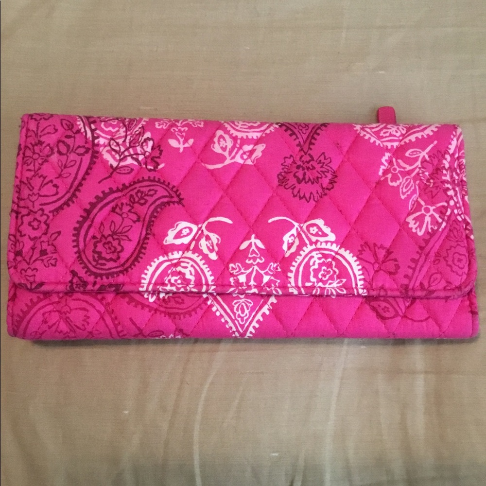 Vera Bradley trifold wallet. Great condition.